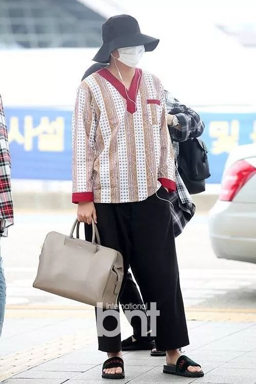 金泰亨生日快乐q版,金泰亨祝福别人生日快乐视频