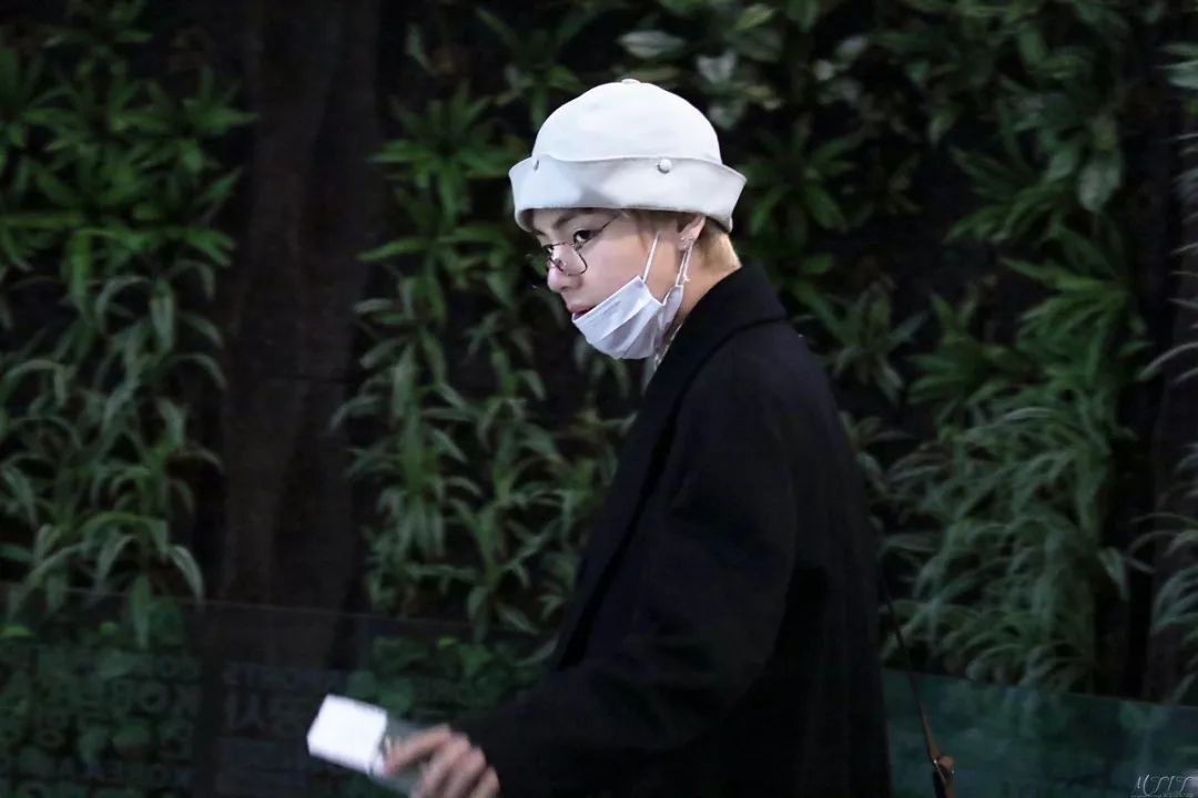 金泰亨生日快乐q版,金泰亨祝福别人生日快乐视频