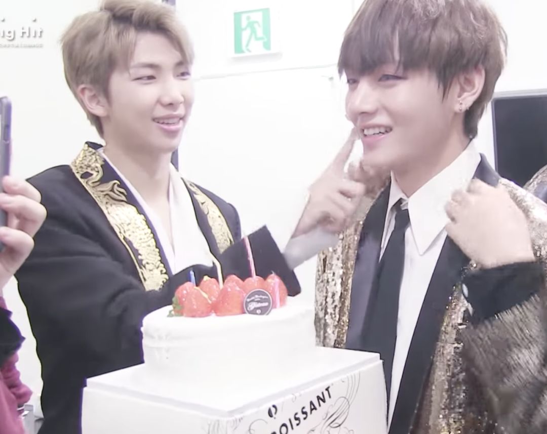 金泰亨生日快乐q版,金泰亨祝福别人生日快乐视频