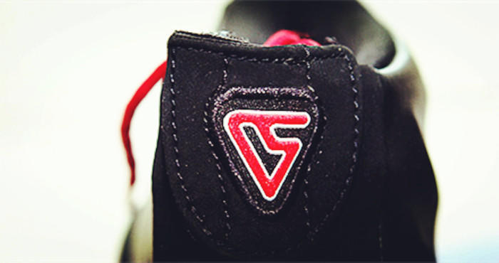 科比黑曼巴LOGO为什么这样设计