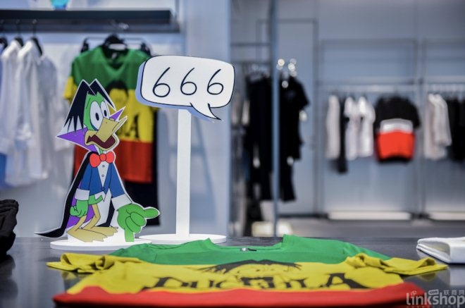 2017涓浗鏈嶈鐧惧己,鏈嶈闆跺敭鐩樼偣