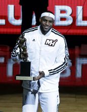 祝勒布朗生日快乐,詹皇祝生日快乐