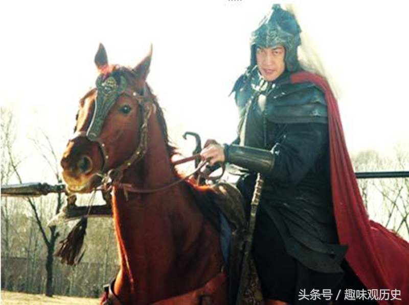 三国演义吕布为何被酒色所伤,三国历史上吕布人品