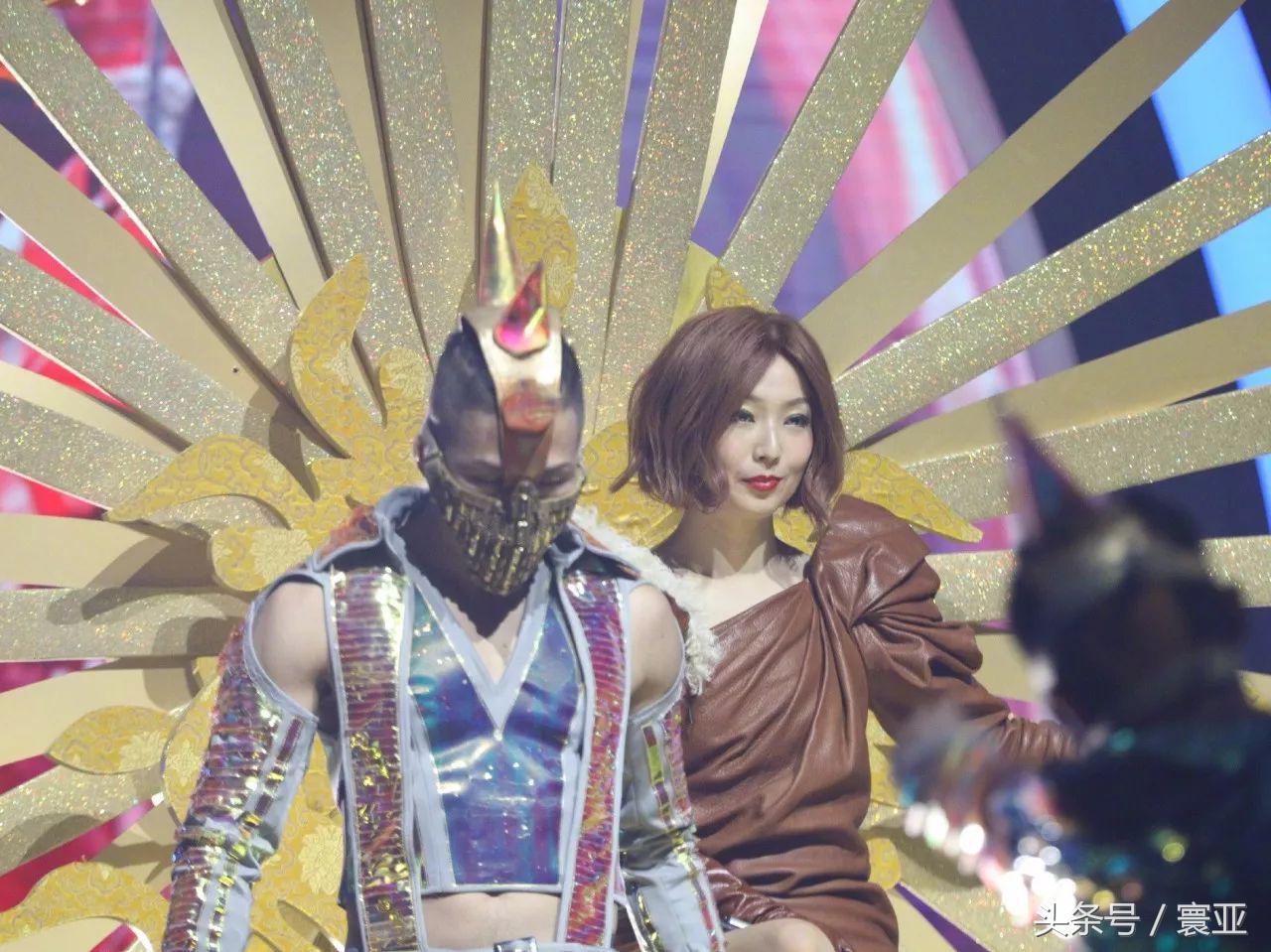 跨年夜，寰亚男神女神与你唱响2018、high爆迎新年！