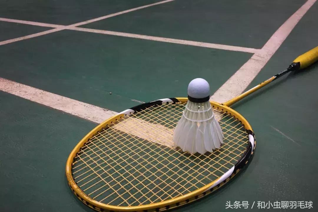 羽毛球拍磅数的介绍及如何选择,羽毛球拍28磅和32磅有什么区别