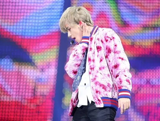 金泰亨生日快乐q版,金泰亨祝福别人生日快乐视频