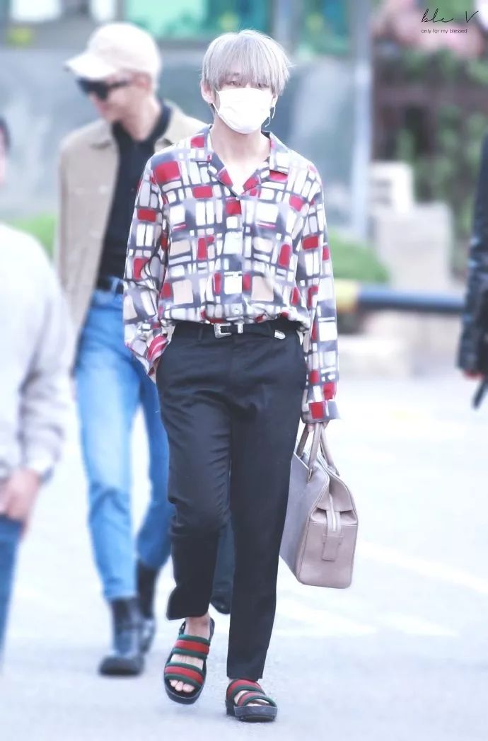 金泰亨生日快乐q版,金泰亨祝福别人生日快乐视频