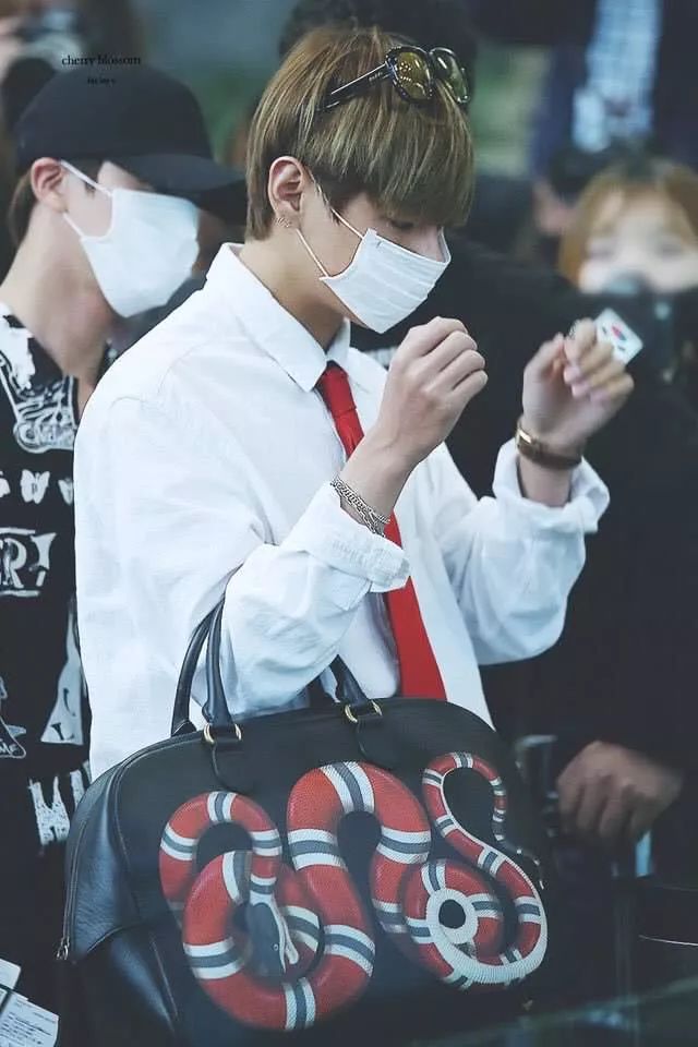 金泰亨生日快乐q版,金泰亨祝福别人生日快乐视频