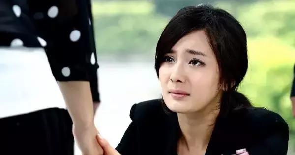 杨幂给她下跪，*点露**陷“三级”风波、雅妓，艳压佟丽娅为何不火？