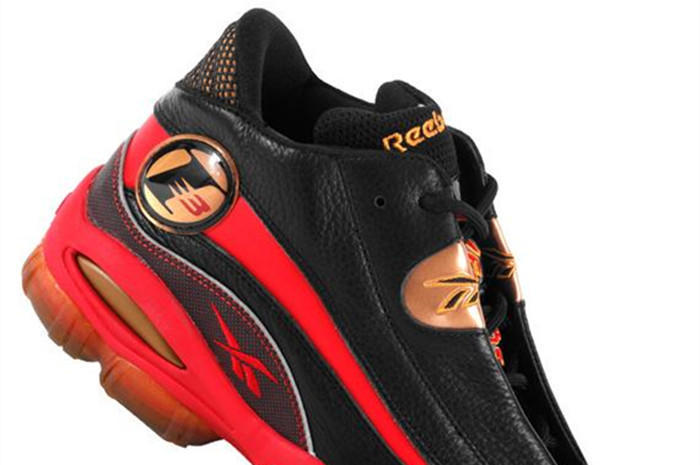 科比黑曼巴LOGO为什么这样设计