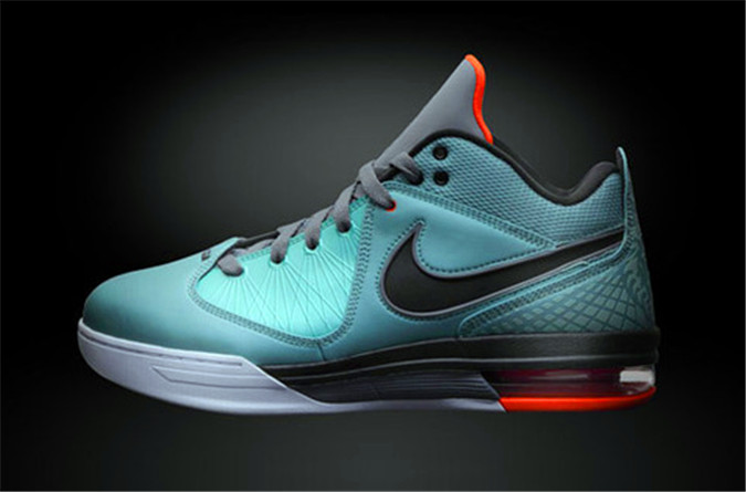 詹姆斯使节12和使节11哪个好,詹姆斯使节13好还是使节12好