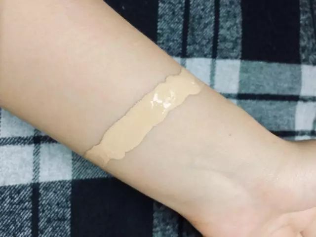 轻薄、舒适、不脱妆的粉底测评