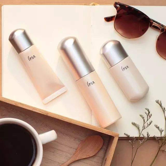 轻薄、舒适、不脱妆的粉底测评