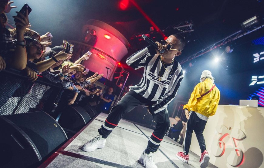 3位嘻哈歌手首次亮相跨年舞台引围观,毛不易新歌成为全场亮点!