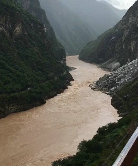 抖音直播捕鱼赚钱,3名网红直播撒网捕鱼