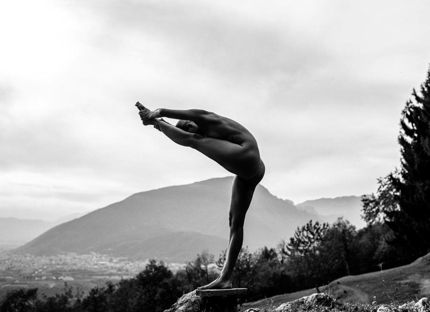 裸体瑜伽、裸体健身课程，健身进化得真心搞不懂了