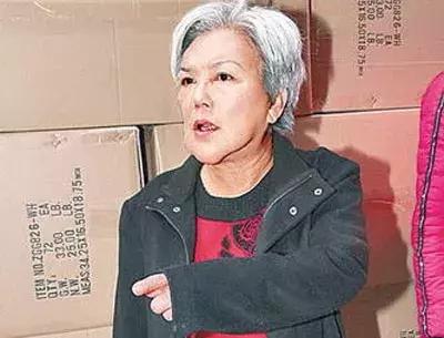 60元硅胶整容失败鼻歪脸斜，红极一时被封杀，如今自曝患癌