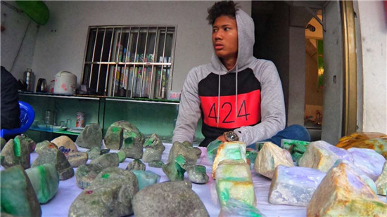 缅甸的边境明珠,中缅边境瑞丽德龙珠宝城