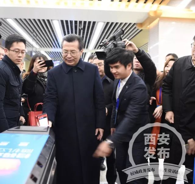 大西安进入刷手机乘地铁新时代！永康书记吉庆市长和大家一起“尝鲜”啦