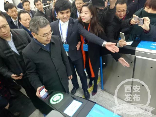 大西安进入刷手机乘地铁新时代！永康书记吉庆市长和大家一起“尝鲜”啦