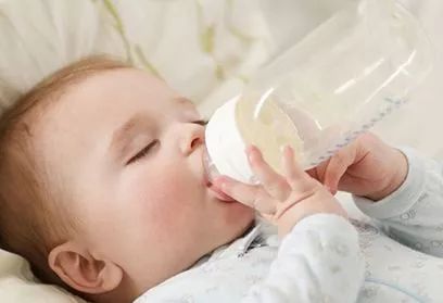 婴儿不吃夜奶有什么危害,孩子喝夜奶对牙齿的危害