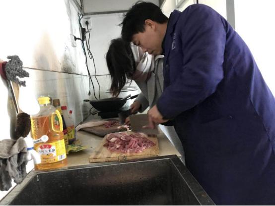 「SNG微公益」“爱心包”公益携手企鹅电竞主播温暖之行