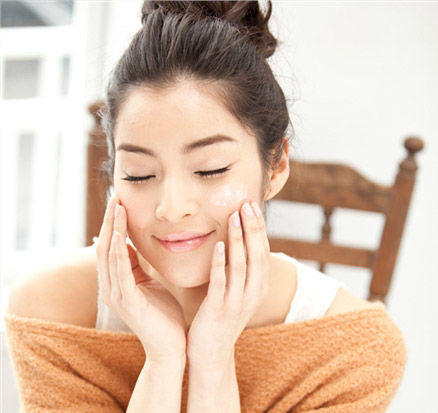 冬季脸蛋容易发红发烫,你可以这样护理皮肤