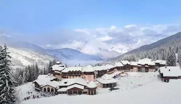 冬日来滑雪场滑雪,又到了一年一度的滑雪趴