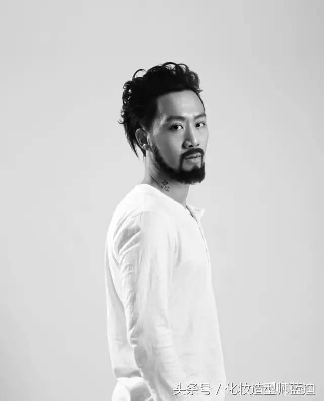 40岁的女人适合什么发型简单扎法,适合夏天的发型又好看又简单