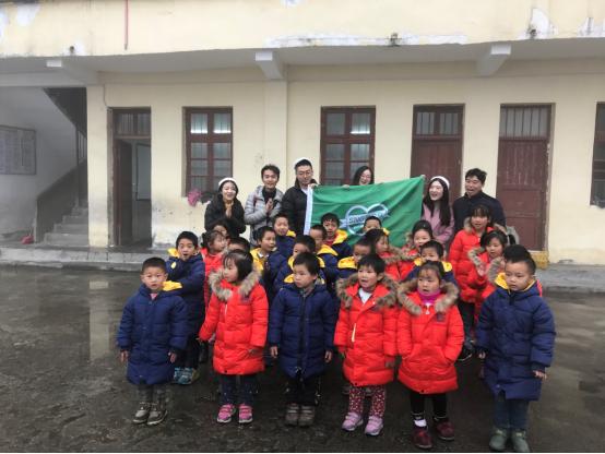 「SNG微公益」“爱心包”公益携手企鹅电竞主播温暖之行