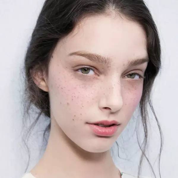 护肤品对皮肤有依赖吗,护肤品真的无法根治皮肤问题吗