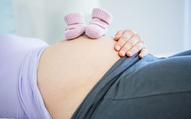 22岁孕妇生产后3天死亡,27岁孕妇顺产生孩子