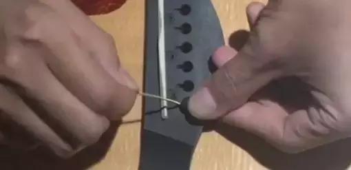 如何换吉他弦视频教程,零基础吉他快速学会一首歌