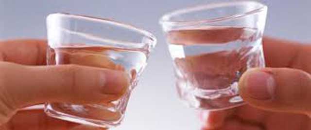 研究称酒杯的大小影响你的饮酒量