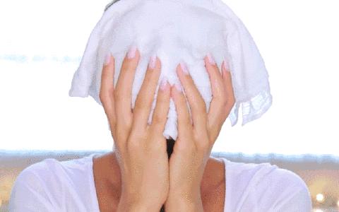 如何防治姨妈前长痘,怎么治疗姨妈痘