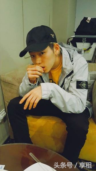 PGone手照细节被爆不伦恋，细数那些单靠手就可以火下去的玉手男