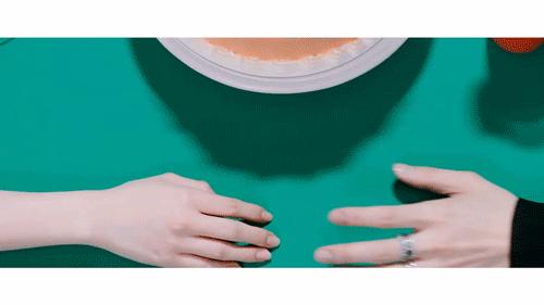 PGone手照细节被爆不伦恋，细数那些单靠手就可以火下去的玉手男