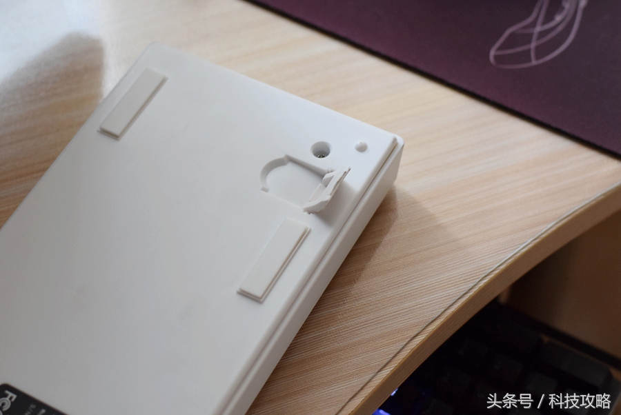 机械键盘和薄膜键盘哪个打字舒服,100-200入门级机械键盘高颜值