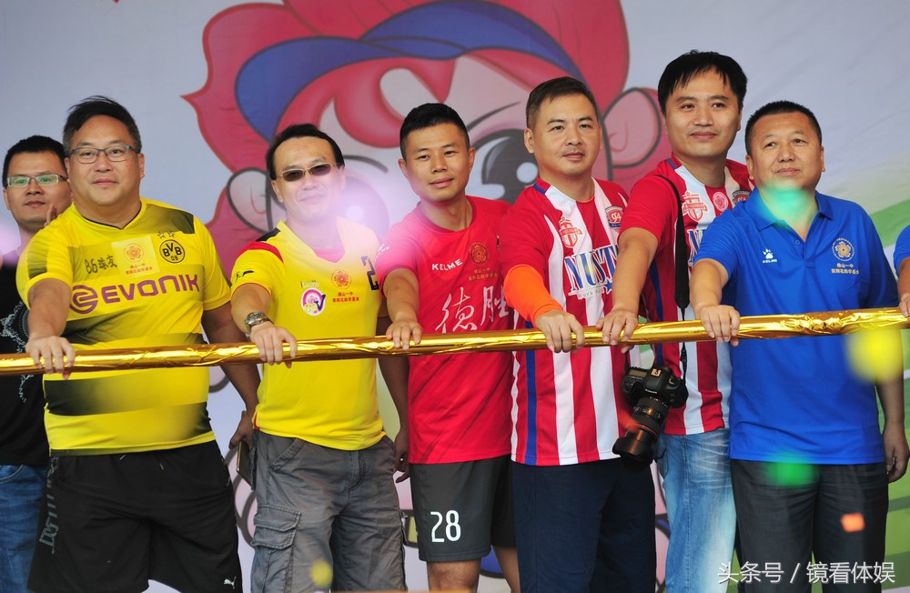 2017镜看体娱与佛山体育的50瞬间｜与巴萨球员偶遇与草根球星并肩