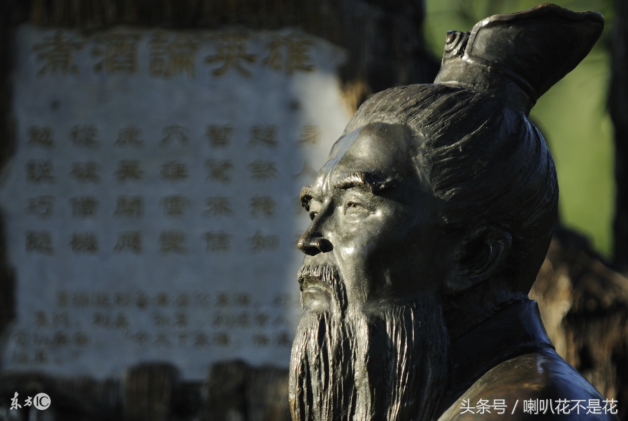 英语晨读必备：三国第十三回李郭二将长安斗，皇帝安义定新都