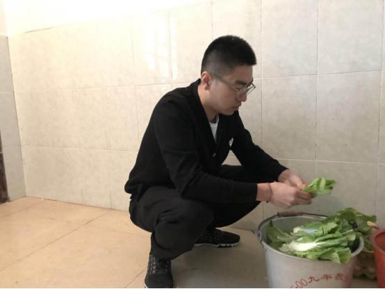 「SNG微公益」“爱心包”公益携手企鹅电竞主播温暖之行