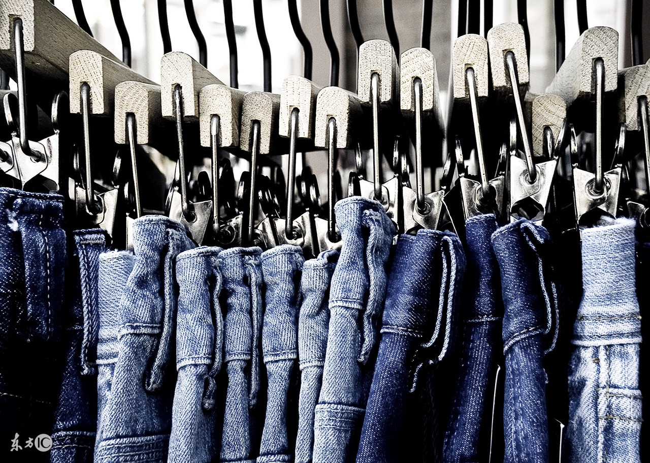 掉色的黑衣服怎么补色,掉色的补救办法