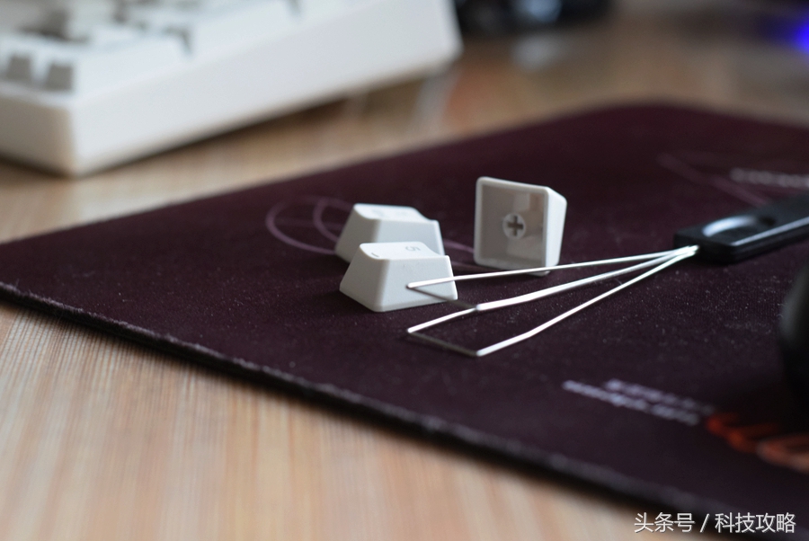 机械键盘和薄膜键盘哪个打字舒服,100-200入门级机械键盘高颜值