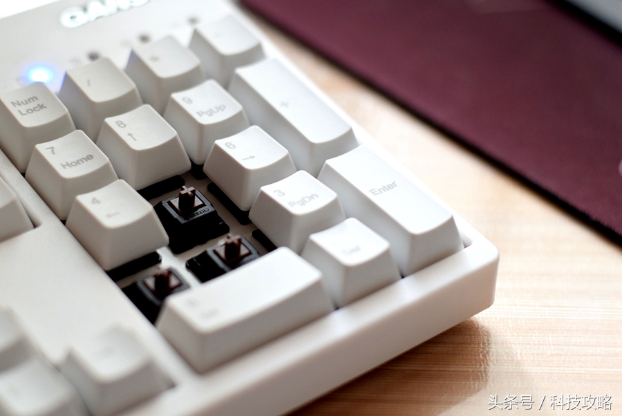 机械键盘和薄膜键盘哪个打字舒服,100-200入门级机械键盘高颜值