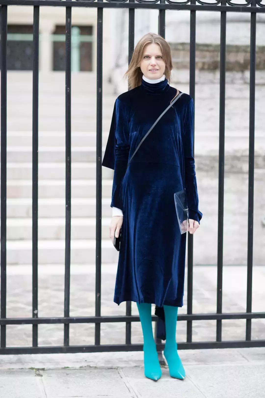 适合冬天小女生穿的黑色马丁靴,适合年轻小姐姐穿的衣服