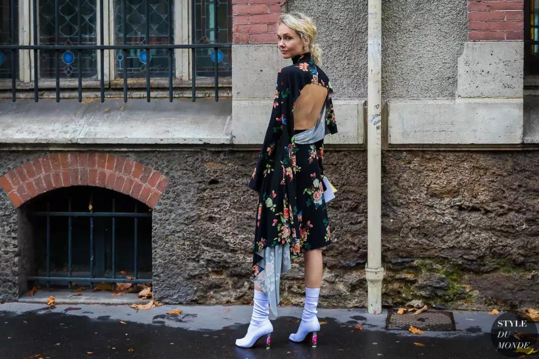 适合冬天小女生穿的黑色马丁靴,适合年轻小姐姐穿的衣服