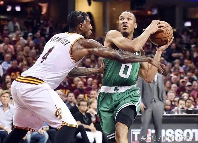 让体前变向更容易晃倒对手,如何体前变向带动防守人