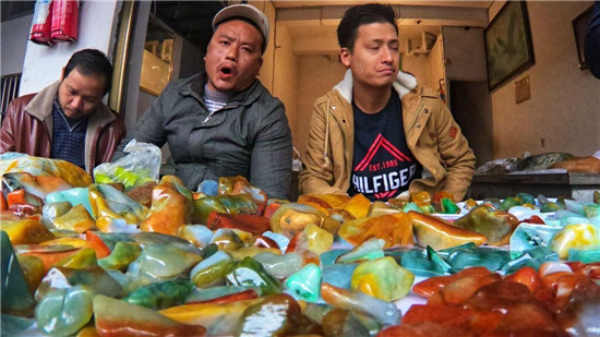 缅甸的边境明珠,中缅边境瑞丽德龙珠宝城