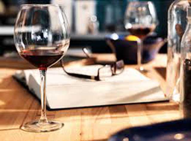 研究称酒杯的大小影响你的饮酒量