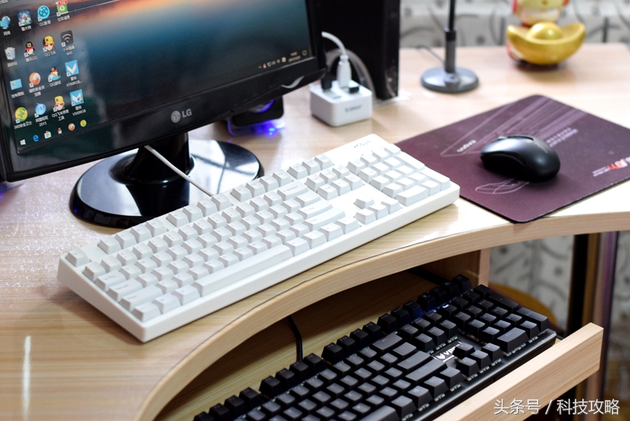 机械键盘和薄膜键盘哪个打字舒服,100-200入门级机械键盘高颜值